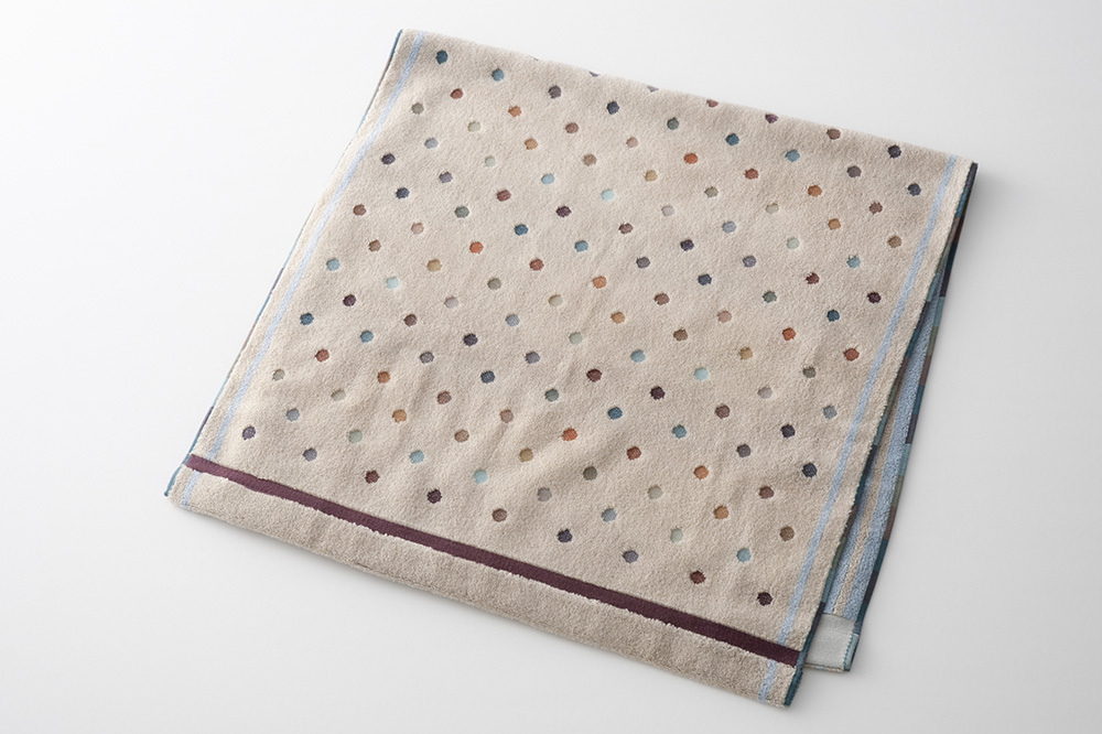 ベージュ×ライトブルー