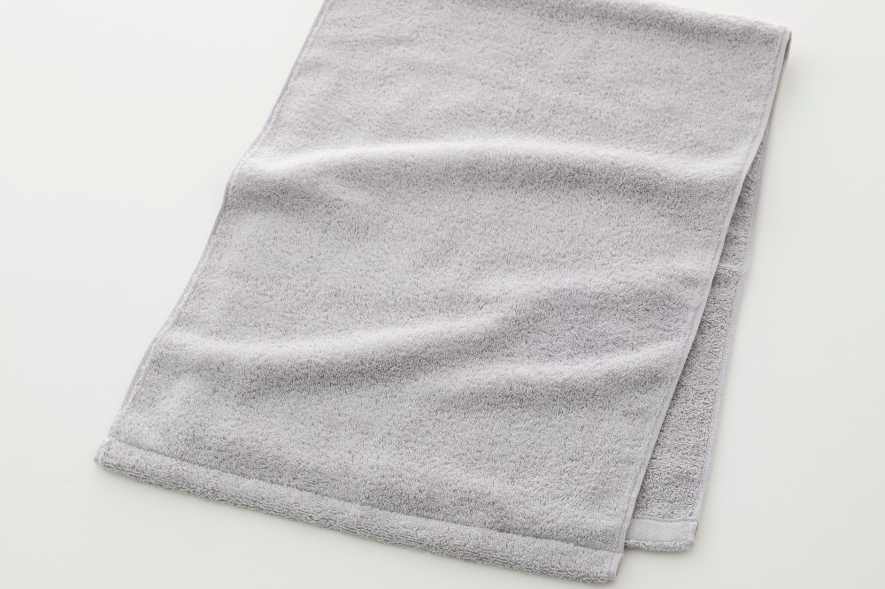 Plush Scratch-Free Silk Edges 25 1/2” x 36 Large Size Pack of 2 Platinum Quick Dry Towel 